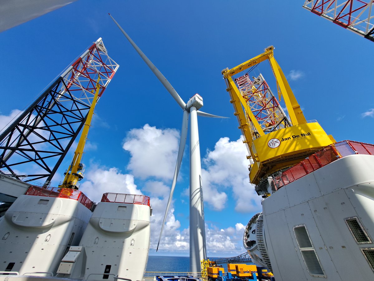 jandenulgroup's tweet photo. #JDNproject • Voltaire installed the first turbines at the #DoggerBank #windfarm. Soon after, first power was produced! 👉 https://t.co/cDvFNDVxiS #jandenul #JDNfleet #Voltaire #energytransition #offshoreenergy #renewables #offshore https://t.co/2Ijl5OKzWc