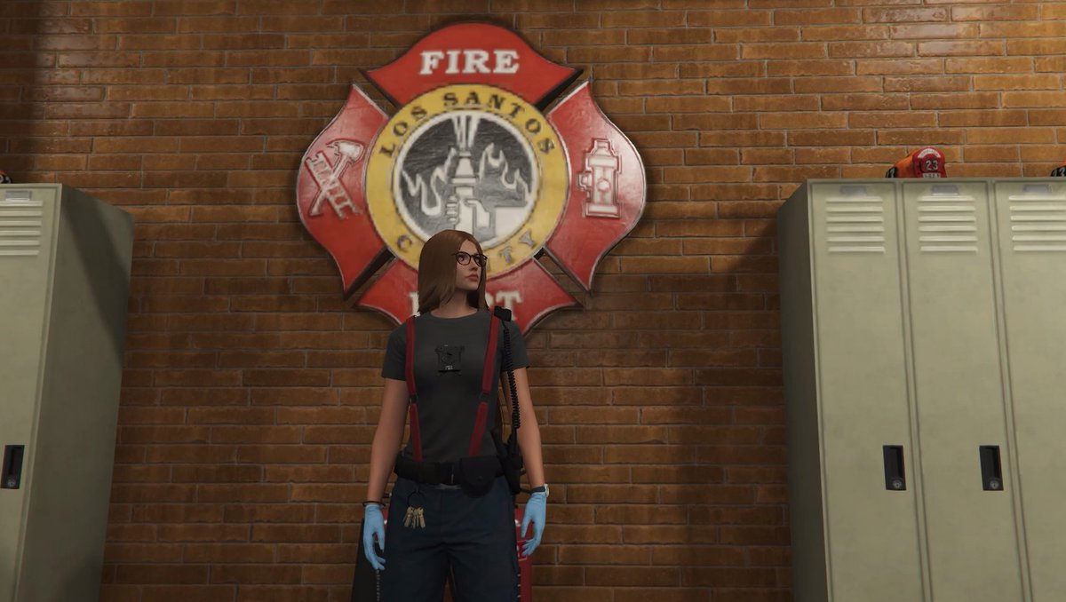Lua_1192's tweet photo. Janikua esta muy contenta con su labor, ver a sus compañeros en servicio le hace crecer ese deseo de pertenecer al departamento de bomberos. 
En la nueva estación tiene un espacio para poder trabajar y empieza a sentirse más cómoda rodeada de tanta gente . @ExiliadosNet https://t.co/kluHOfm8sO