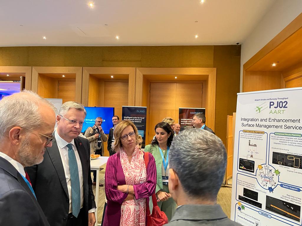 <a href="/MagdaKopczynska/">Magda Kopczyńska</a> <a href="/EU_Commission/">European Commission</a> <a href="/Transport_EU/">EU Transport</a> welcomed by <a href="/BoschenAndreas/">Andreas Boschen</a> and <a href="/DSBatch/">David Batchelor ⭐️⭐️</a> to our #DigitalEuropeanSky MarketPlace to discover innovative solutions making #ATM smarter and more sustainable.💡✈️🍃 

#SJUAnnual23