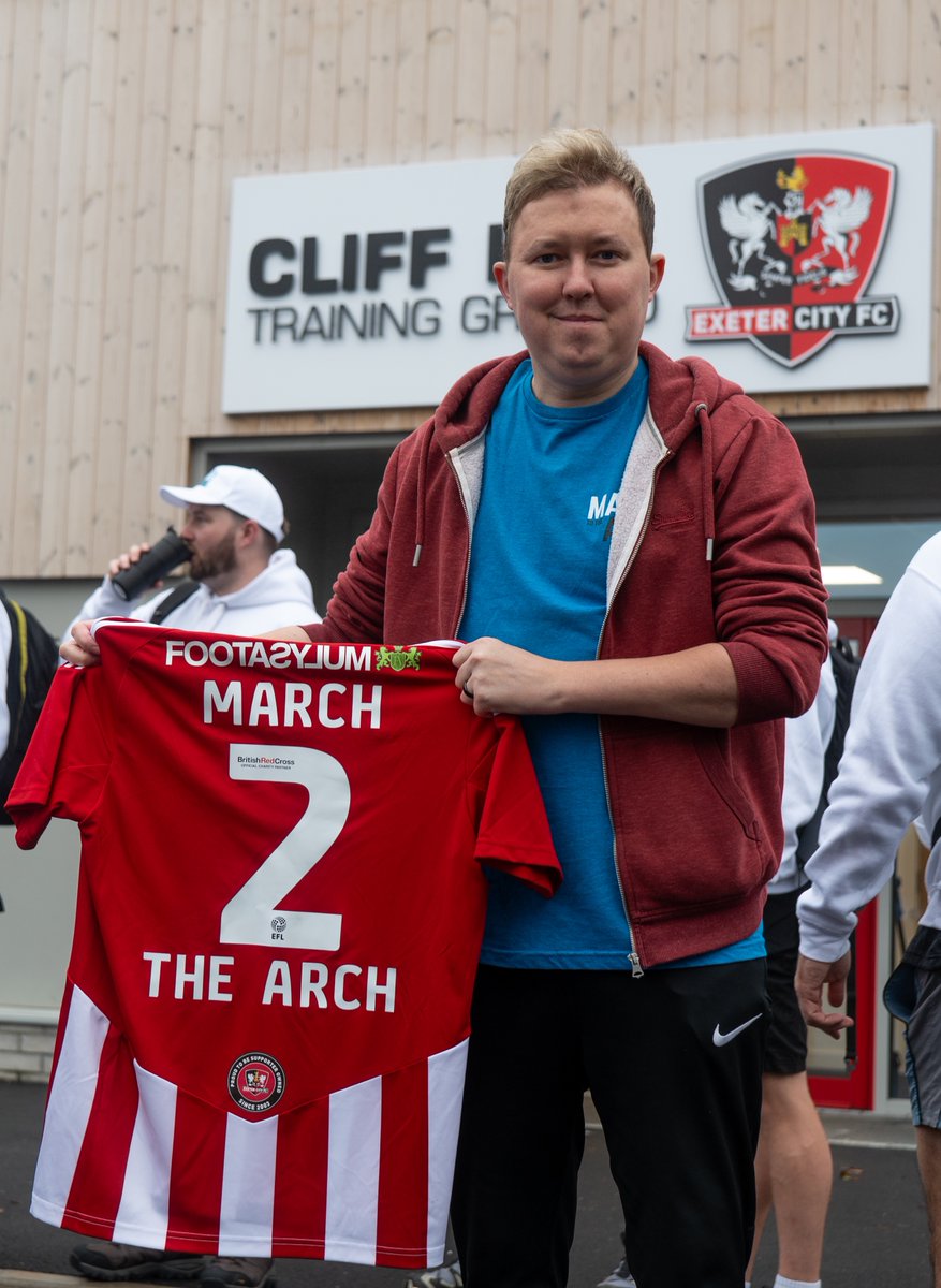 OfficialECFC's tweet photo. March 2️⃣ the Arch 👏

Good luck to @MrLukeJohnston and his incredible friends who have just set off on a walk from Exeter ➡️ @wembleystadium to raise money for a vaccine which gives hope of a longer life for Luke ❤️

🔗 Find out more ➡️ https://t.co/81F1lJVQ2W

#ECFC #SemperFidelis