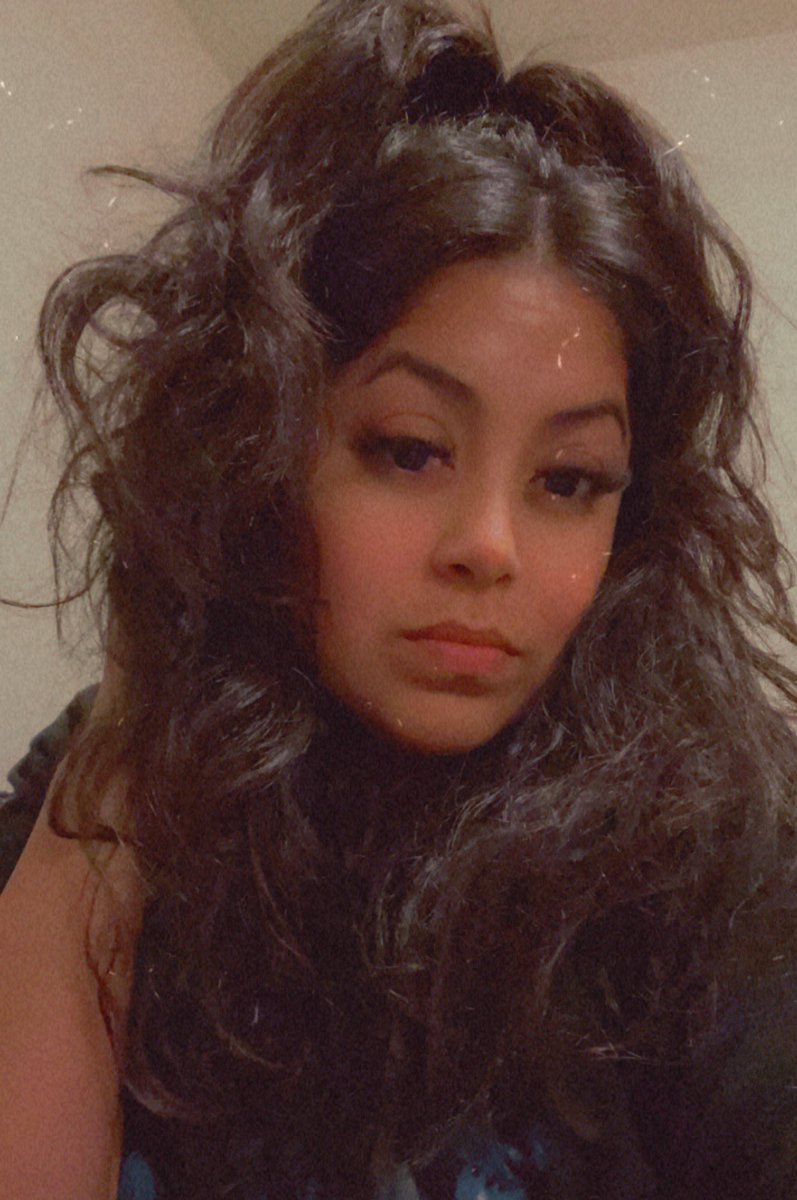 stacy_alejo's tweet photo. In love with my natural frizzy hair🤎🤎 https://t.co/LYplFHLfss