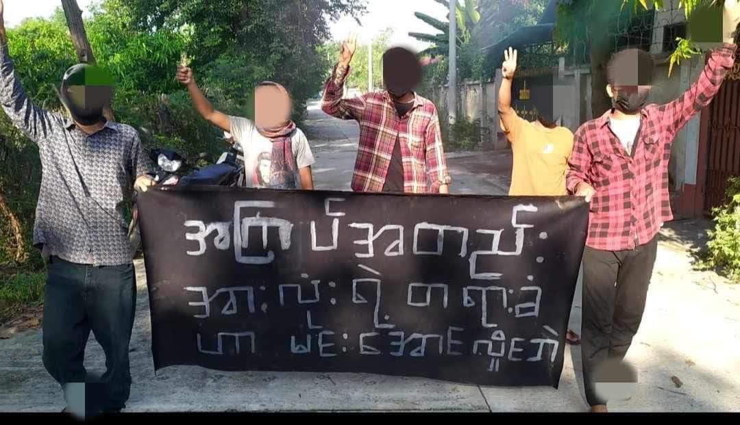 KYITHAR95368969's tweet photo. Monywa Revolutionary Youth Network joined demonstration to uproot the #MilitaryDictatorship on Oct10.

#WarCrimesOfJunta                    
#2023Oct10Coup             
#WhatsHappeningInMyanmar https://t.co/4K9xi4FaZa