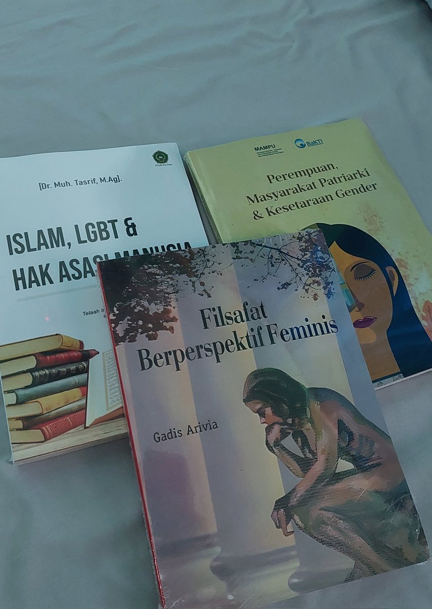 neeeyy___'s tweet photo. demi apaskrng CO-nya buku😭 https://t.co/YieBaQWxzQ