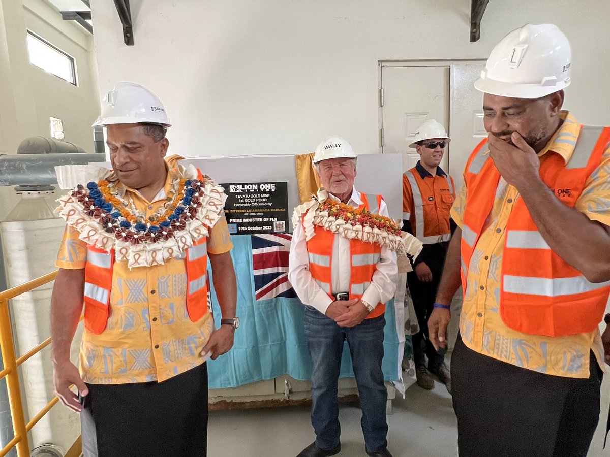 liononemetals's tweet photo. First Gold Pour on Fiji Day! https://t.co/mxzPzX5b6z
