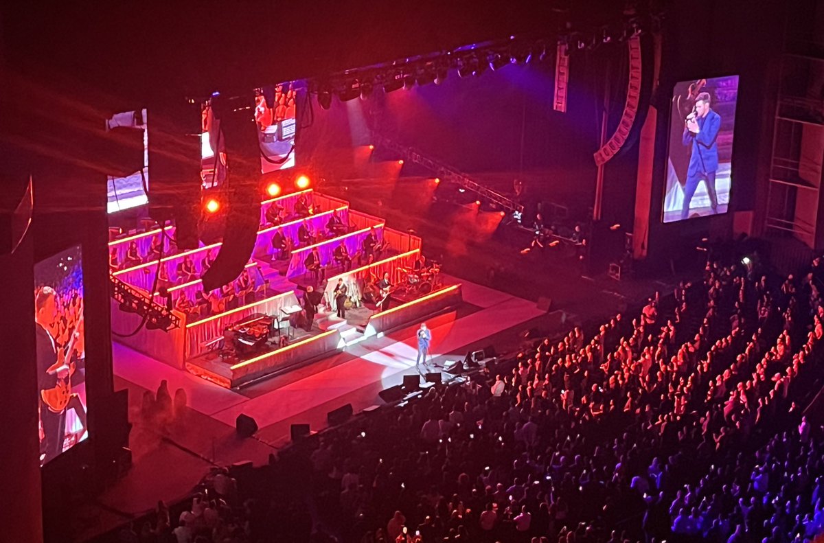 vannjimenezz's tweet photo. Gracias, Miguel Burbujas 💘 #HigherTour #MichaelBuble https://t.co/SB5JcSVxyI