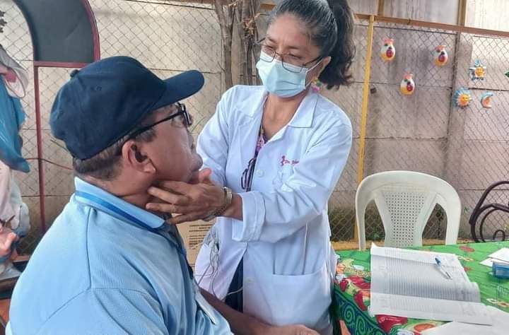 El Ministro de Salud, brindó atención especializada a las Familias de el Reparto Los Robles, en Managua.
#FSLNOctubreVictorioso
#FSLNDignidadNacional
#Nicaragua
#ManaguaSandinista 
#9Octubre
#Hijosdelagosyvolcanes
