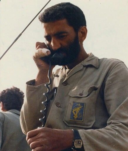 karbala60's tweet photo. حاج احمد متوسلیان :
باشد که ما شبانگاهان بر سرشان بریزیم ؛
همچون عقابان تیز پروازی که شب و روز  برایشان معنا ندارد . https://t.co/GLXaJFiSai