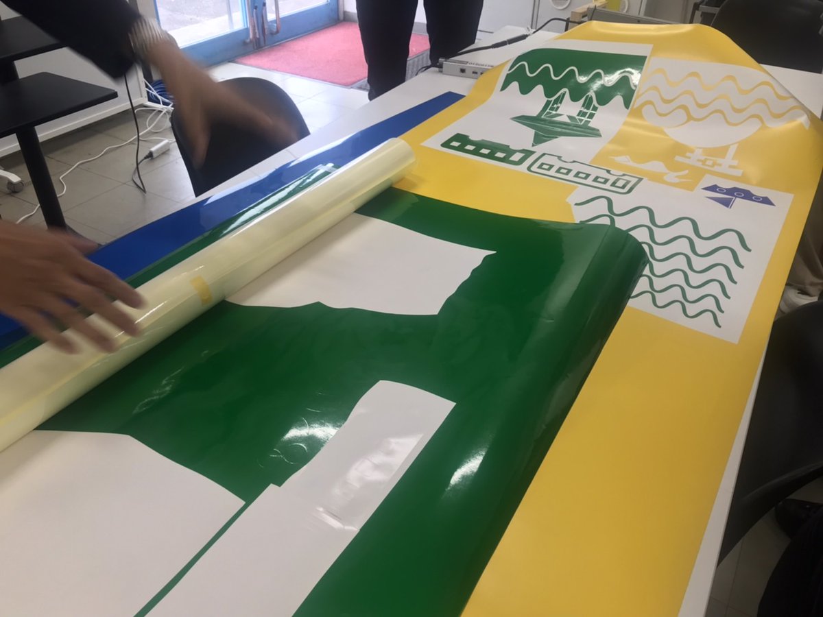 JR82670708's tweet photo. 何やら大学内で制作中🤨？

今回のアートプロジェクトは3つのグループに別れて制作を進めています🤭🙌

こちらは「光のアートチーム」です✨
どんなアートが出来上がるのかお楽しみに🎨︎💕︎︎

#あーとみーつ湖西線
#成安造形大学
#湖西線アートプロジェクト
#JR https://t.co/gLpyCBxjIO
