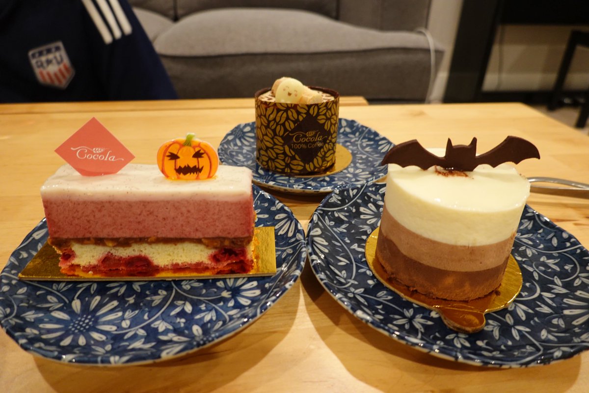 AkihitoOrg's tweet photo. 日本っぽいケーキも調達可能 #Cocola https://t.co/RzIi1ekcsu