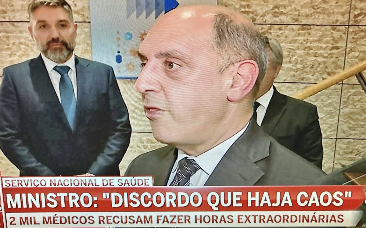 Em que país é que este homem vive ?