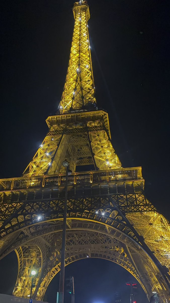 Lariiwalls's tweet photo. Mercí🇫🇷🥖🗼 https://t.co/2p9bzmvOwQ