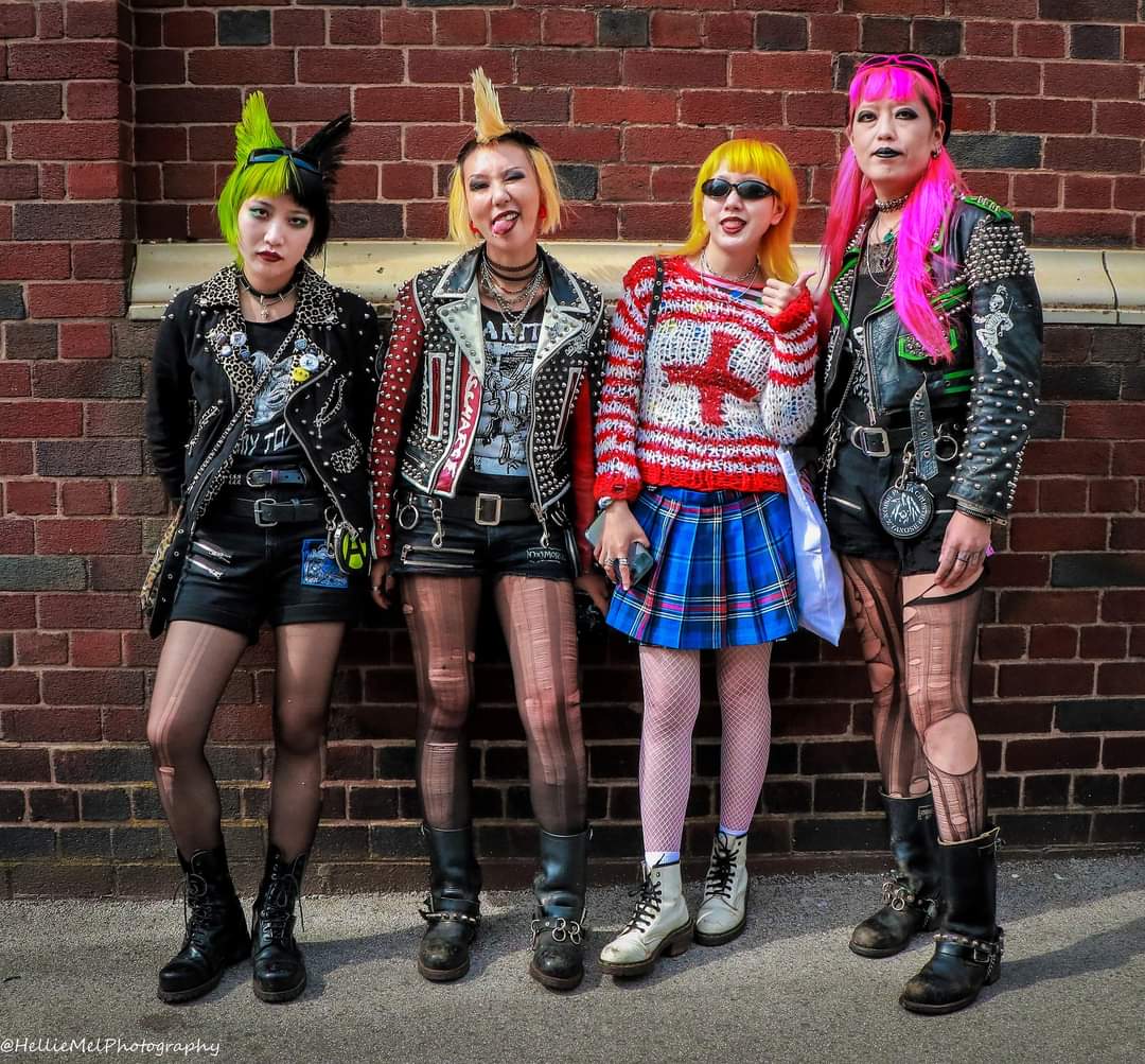 HellieMel's tweet photo. Portrait : Dummy Toys
#portraitphotography 
#streetphotography 
#streetfashion 
#punks2023
#punkrock 
#punkstyle
#asianpunk
#rebellionfestival
@Dummy_Toys
@RebellionFest
@HellieMel https://t.co/WODZqdkqde