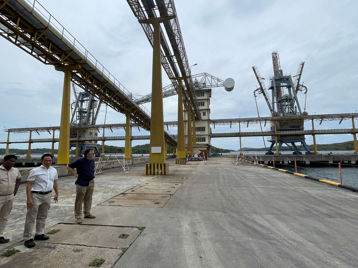 CanHCSriLanka's tweet photo. Fascinating to visit @primaflour 's state-of-the-art #wheat milling facilities. Prima is the largest importer of Canadian wheat into #SriLanka, and its facilities produce high-quality wheat flour for domestic and export markets. https://t.co/OadfSMxXXV