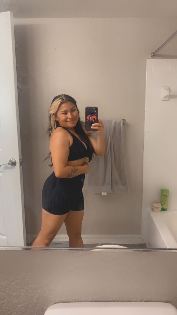 strwbrryjackpot's tweet photo. Height: 5’7
Shoe size: 6
Zodiac: pisces☀️ aries🌙 virgo rising
Smoke: idk i have a vape  
Tattoos: strawberry 
Piercings: both lobes, septum, cartilage 
Favorite colors: green
Favorite drink: vodka soda or tequila soda

If you see it, do it too 🫠 https://t.co/6Q3RRKFIEF