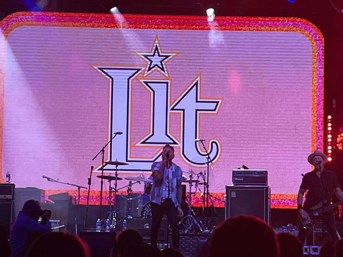 justinraywill's tweet photo. At #IEBA Phillip Phillips, Chase Matthews, LIT 🔥#Nashville https://t.co/zS31Gjbcjk