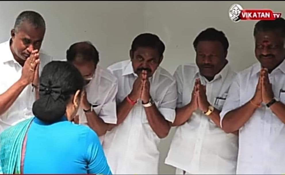 KumariABabu's tweet photo. இவர்கள் காத்த அரசியல் வீரம் இவ்வளவுதான்.
துணிச்சல் பற்றி வாய் திறக்கலாமா அடிமைகளே. 😡
#ADMKFails #TNAseembly https://t.co/8yXm0XPi1S