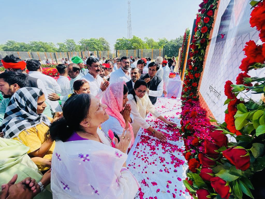 nidhisamajwadi's tweet photo. नेताजी आप थे , हैं और  हमेशा रहेंगे !!

विनम्र श्रद्धांजलि 🙏 https://t.co/HJXofc7Mbq