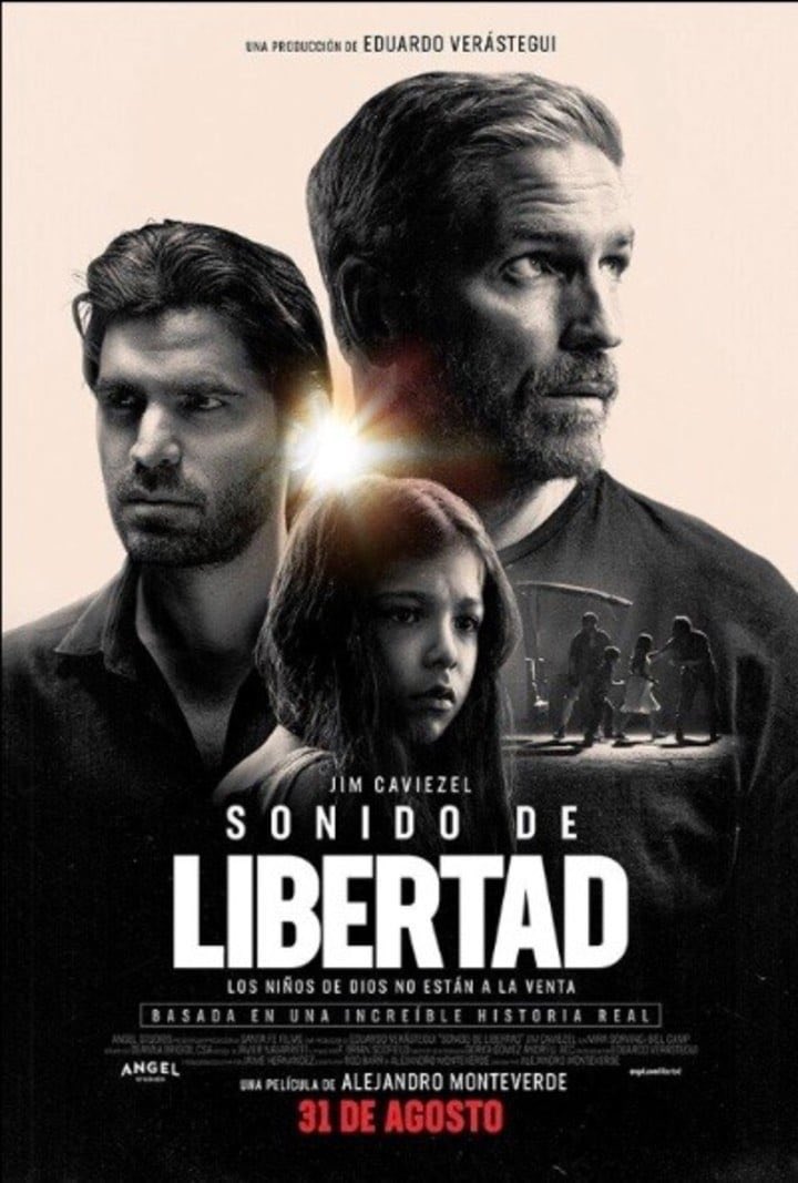 Hoy vi #SonidoDeLibertad producida por @EVerastegui, nadie puede quedar indiferente después de verla, es una triste realidad que muestra el submundo del tráfico y explotación infantil.

En la banda sonora lo mejor es la increíble voz de Mercedes Sosa 🇦🇷 interpretando La Maza.