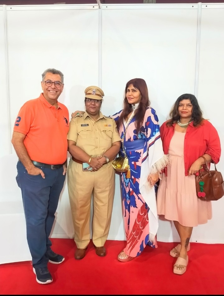 SriramMoumita's tweet photo. Chief guest @nishjamvwal JamVwal of Indian Jewellery Show at @DomeIndia #VIP Enclosure 

Attended her glamorous #Hightea for 160 swish ladies

You radiate at a greater magnitude with positive vibes and spread it

#Goodtimes
#goodfood
#jewelry
#luxury https://t.co/xkKYAclJ5p