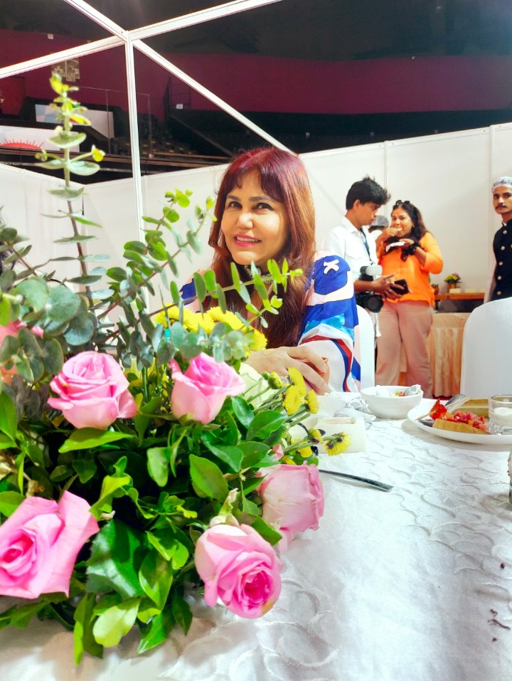 SriramMoumita's tweet photo. Chief guest @nishjamvwal JamVwal of Indian Jewellery Show at @DomeIndia #VIP Enclosure 

Attended her glamorous #Hightea for 160 swish ladies

You radiate at a greater magnitude with positive vibes and spread it

#Goodtimes
#goodfood
#jewelry
#luxury https://t.co/xkKYAclJ5p