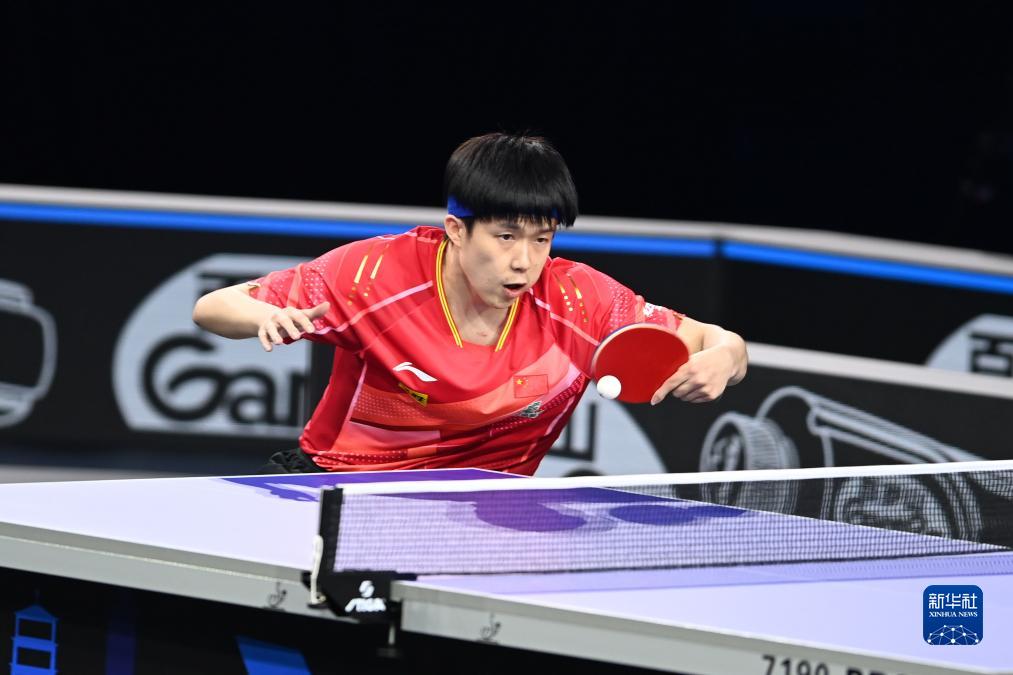 Chinese paddler Wang Chuqin retakes the World No. 1 spot following his scorching hot performance at the #HangzhouAsianGames and WTT Star Contender Lanzhou. His teammate Fan Zhendong placed second, according to the latest #ITTFWorldRankings.
#Tabletennis #Pingpong