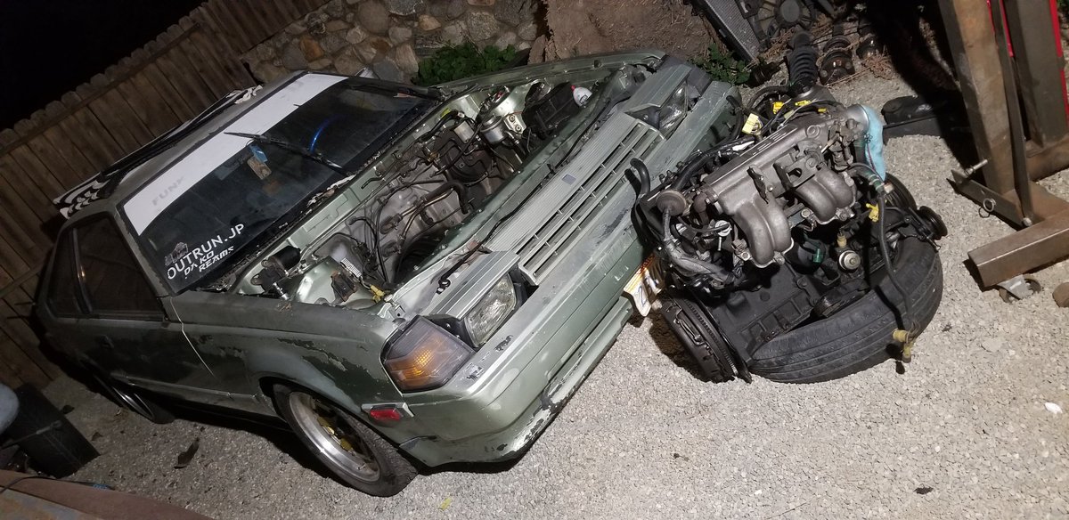 DANGERGK27's tweet photo. Pulled Leo's 22re out of his ra64 tonight. Sending it off to get rebuilt, then reinstall next week. 
#ra64 #22re https://t.co/9KDzwL6jCG