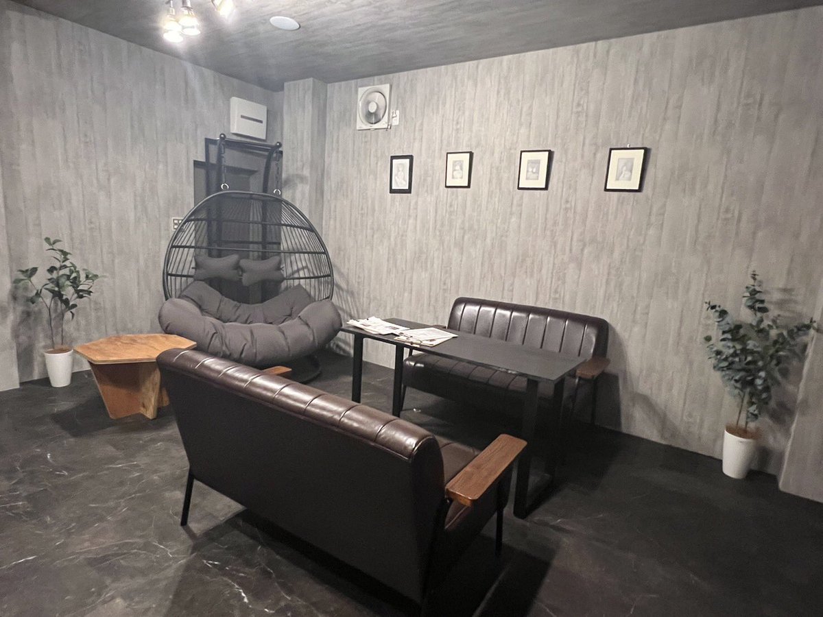 Gallery Smoke　本日も15時から0時まで営業中です🤗
今日も美味しいシーシャとカクテルで
まったりしに来て下さい✨
お電話でのお席予約も可能です！
07043996063 🤙☎️
#赤羽　#シーシャ　#大宮　#川口
#池袋 #志茂　#十条　#Bar