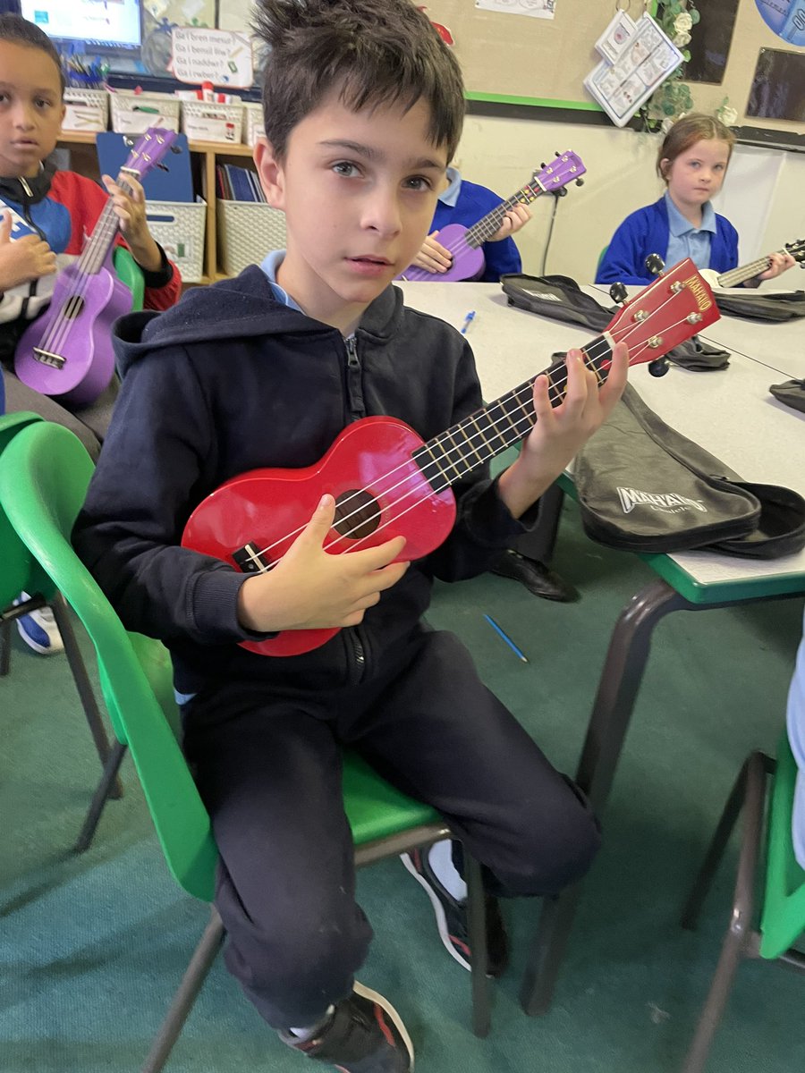 SchoolTrelai's tweet photo. #YPSYear5 were absorbed in their learning yesterday during our first ukulele lesson. We learned the C and Aminor chord, clapped out beats and began reading music! Diolch @GlamorganMusic, we can wait for our session today! #AmbitiosCapableLearners #TPSExpressive https://t.co/5dwd2Y74eq