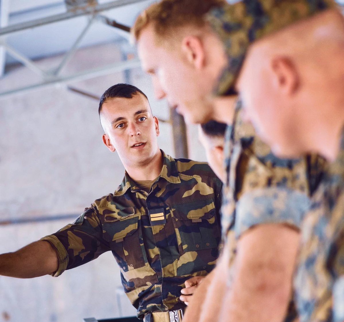 LegionEtrangere's tweet image. Le #1REG 🇫🇷 accueille un détachement de la @2dMarDiv 🇺🇸 : l'interopérabilité avec nos alliés de l’@USMC se consolide au fil du temps.