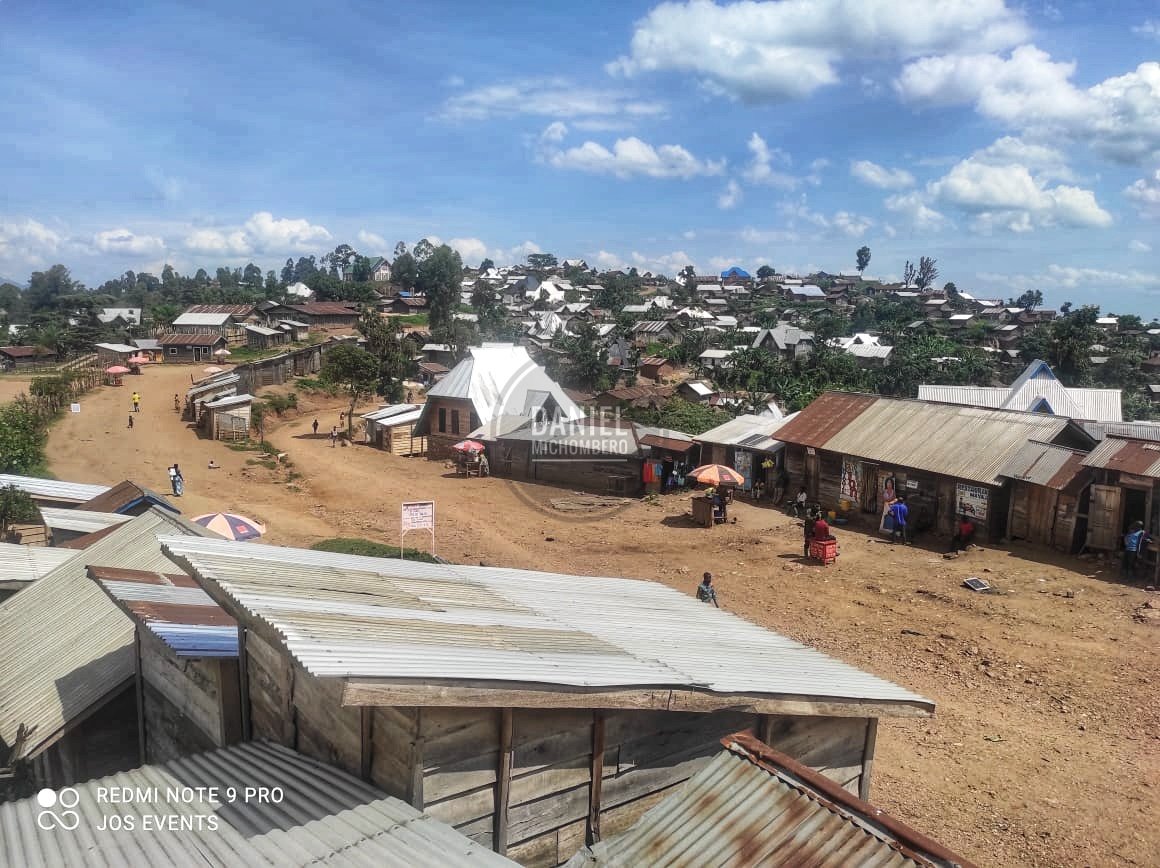 michombero's tweet photo. #RDC 🇨🇩 : des nouvelles tueries signalées dans les villages de #Bugomba et #Kabungu, 2 villages de la localité de #Rugari en territoire de #Rutshuru la nuit de ce lundi à Mardi 10 octobre.
Ces deux villages sont sous contrôle des rebelles du #M23.
7 personnes dont des cadres de base ont été tués les uns par balles d'autres par armes blanches selon les sources locales.
" Accusés par les rebelles du #M23 d'être en relation avec les Wazalendo ils ont été sortis de leurs maisons et tués par balles, voici leurs noms.
1.BEBE (Budyuku)
2. GAFISHE (Budyuku)
3. KERERI (Budyuku)
4. DIEU-AIME MATEMANE (Budyuku)
5. KOTA( bugomba)
6. KASUKU nyumba 10
7. Albert BAGABO (BUGOMBA), " précise une source locale.