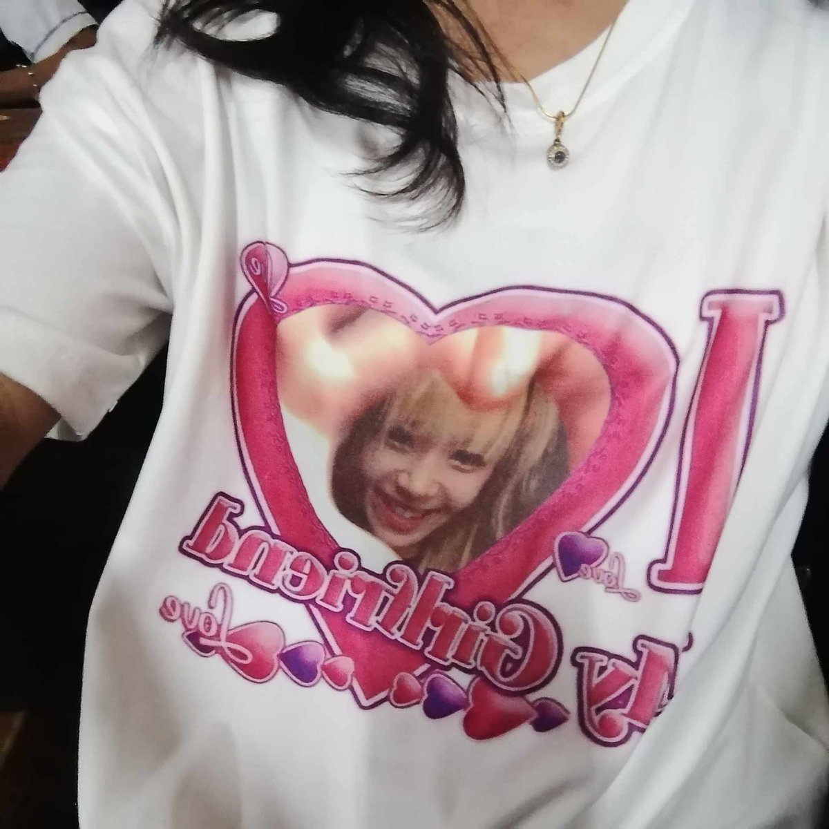 sabi nila kapag mahal mo raw ung isang tao ilagay mo ung mukha sa t - shirt. . .
#ilovemygirlfriend #chaeyoung