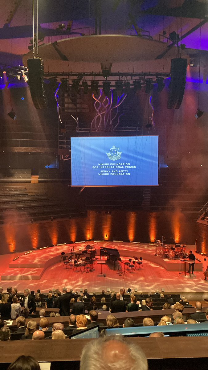 Kiitos <a href="/wihurinrahasto/">Wihurin rahasto</a> apurahasta postdoc-tutkimukseeni koskien talvimerenkulun tulevaisuuden muutoksia Perämerellä - keskityn erityisesti rannikon asukkaiden kokemuksiin muutoksista.

Kiitos myös eilisestä hienosta juhlatilaisuudesta! 🧡