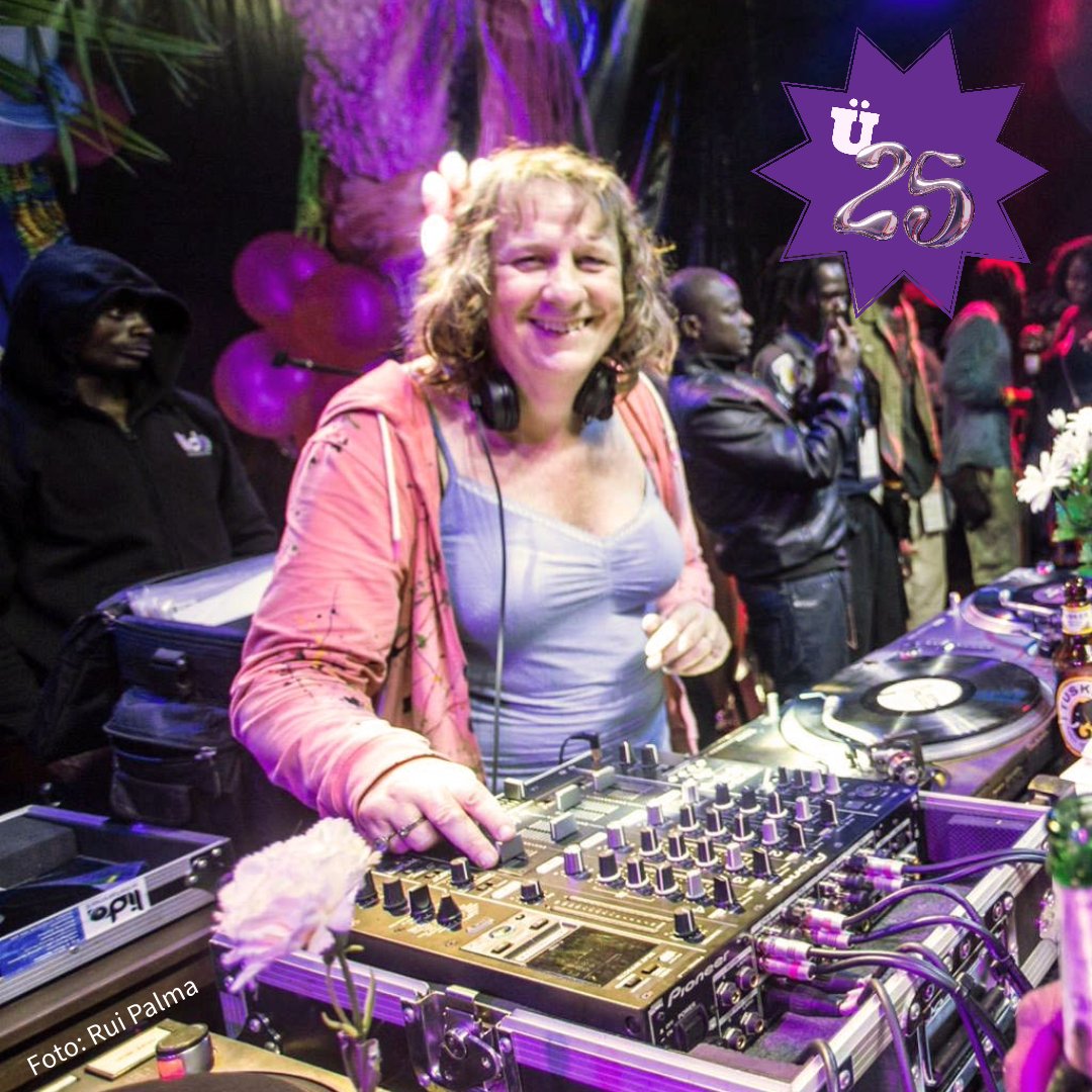 \\ Ü25-Party LINE UP \\ DJ MARCELLE: 
Am Sa, 21. Oktober feiern wir das 25-Jahr-Jubiläum von Radio FRO gemeinsam mit der sensationellen DJ MARCELLE im Saal der <a href="/stwst_linz/">STADTWERKSTATT</a> Kommt vorbei! fro.at