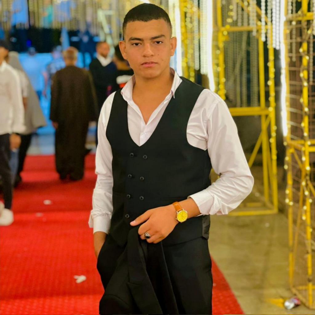 "إنَّ بعدَ الصَّبرِ بُشرَى .. إنَّ بعدَ العُسرِ يُسرَى".