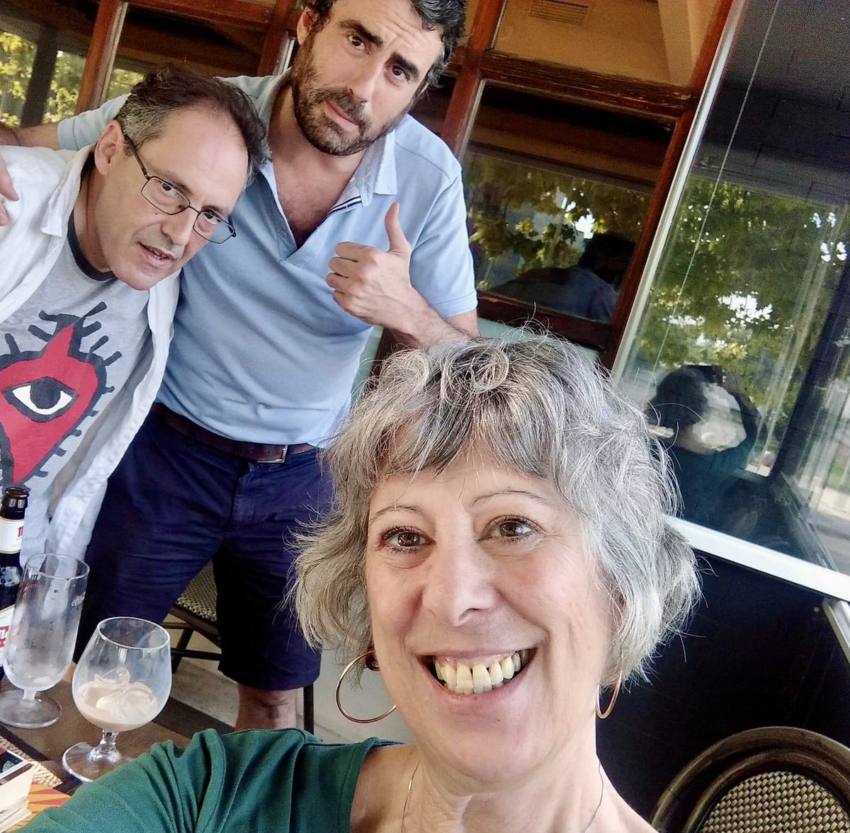 Existe en mi profesión de golferío, nocturnidad y alevosía aquel clásico adagio que reza: “No le cuentes a mamá que soy periodista, dile que trabajo de pianista en un burdel”.
<a href="/Inakidoming81/">Iñaki Domínguez</a> lo sabía todo sobre macarras interseculares. 
Hasta conocernos a @solalonsol y a mi.