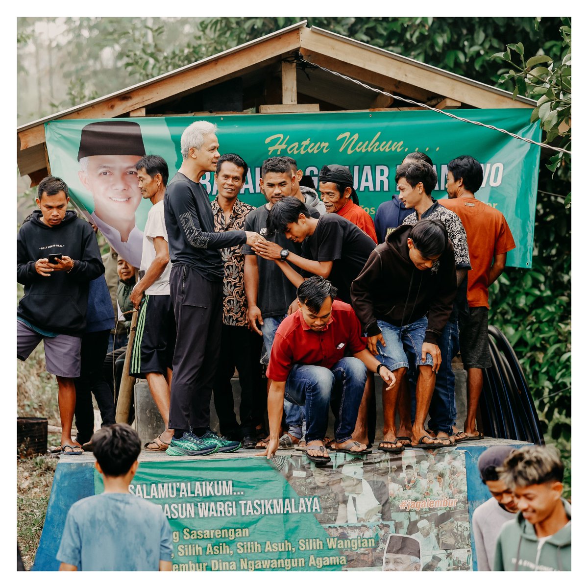 Kalau kamu pengen tahu dan ngerasain ikan tawar langka, datang saja ke sini. Namanya Ikan Cilonga cuma ada di Kampung Nagrog, Desa Muncang Tasikmalaya.