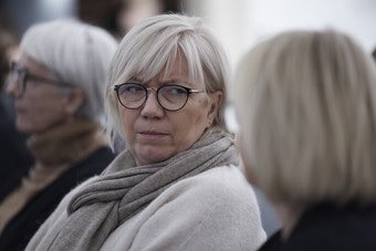 Sverige98140's tweet photo. #Przyłębska niech gotuje obiadki dla #Prezes i strawę dla #kot
A poza tym to chyba czas na operacje plastyczna #podatnik zapłaci ten koszt bo zaczyna wyglądać jak wyleniały kot tzw. Prezesa https://t.co/CsFs17hhm8