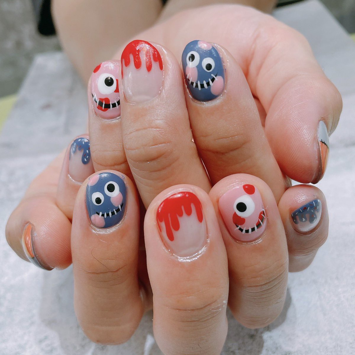 10月ネイル💅
ハロウィン仕様👻
もう、左手の爪ボッロボロだけどw
#ビスタリアン の皆んなお菓子くれないとイタズラするから😏
#BCM_now
#ビストロカモン