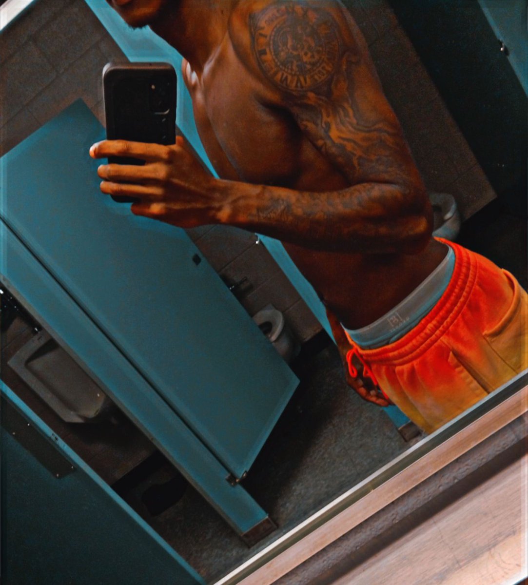 DoeeeMaine's tweet photo. Slow gains 💪 😤 #Doe #workout #destinedoffeffort #PROMO https://t.co/1VkqhimId7