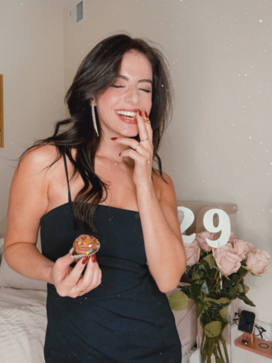 emilyscinto's tweet photo. 10.10.23 🎂
#birthdaygirl https://t.co/RoIH1uaouG