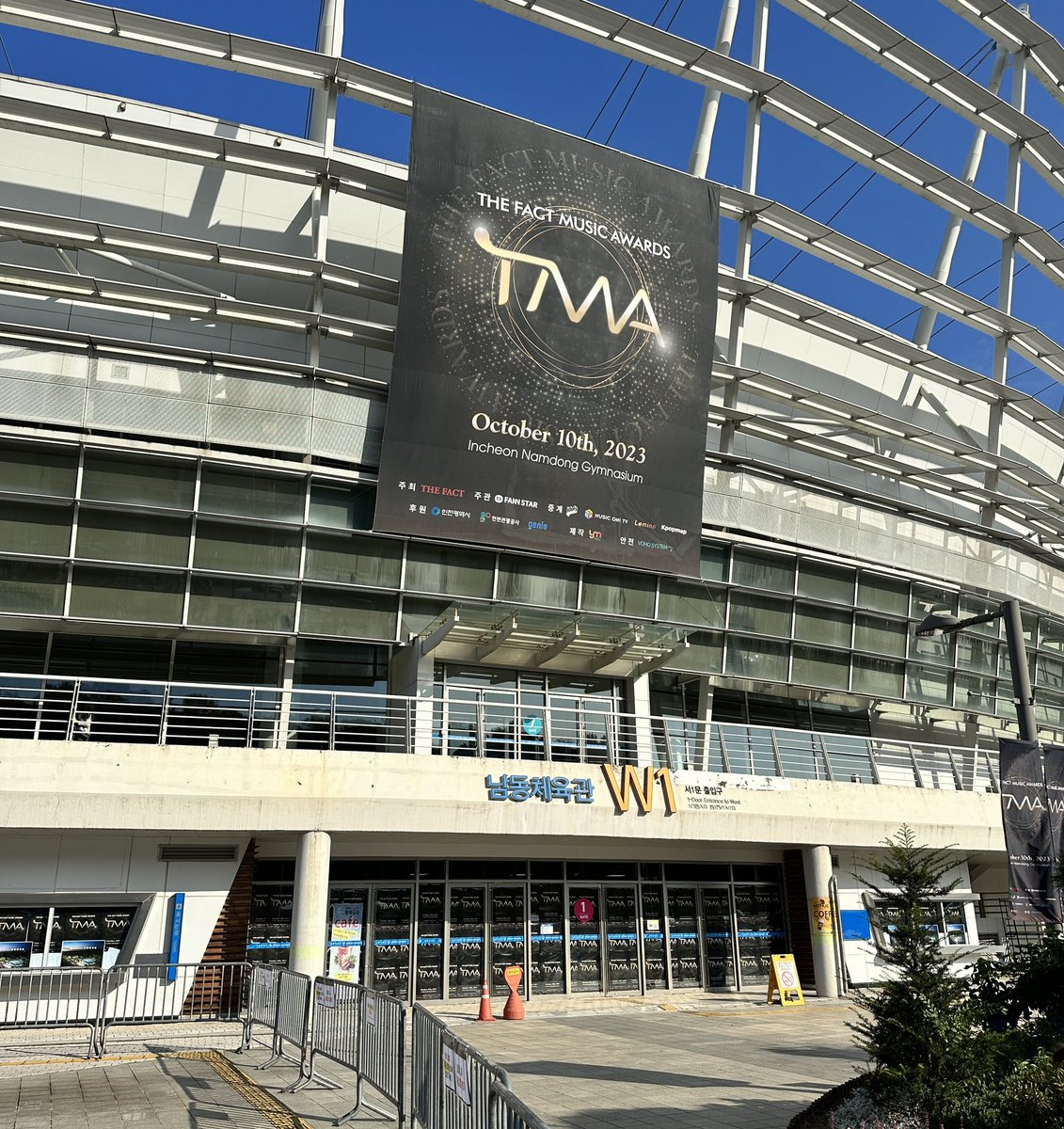 kor_gou's tweet photo. Let's meet in front of the Incheon Namdong Gymnasium gate W1.

#korgou #tma #kpop #special #event https://t.co/Fiu2sNDoin