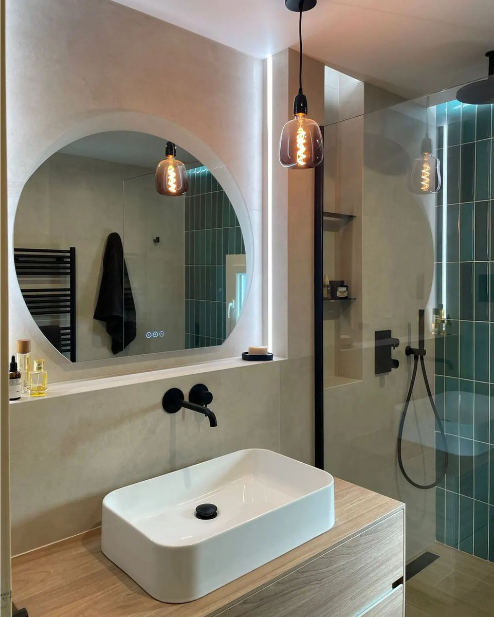 YESSSelectrique's tweet image. 🛁 💡 Nos équipes #YESSS partenaires de cette belle réalisation de #salledebains, à Marne-la-Vallée (#ÎledeFrance). 

Une création signée de notre client Tendance_et_renovation.

Produits YESSS utilisés : 

- Spots Modul'up et appareillage Dooxie noir mat @Legrand 
- Câblage