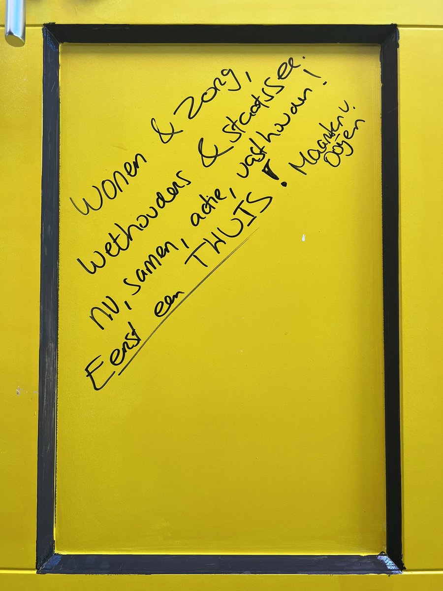 En de kop is eraf:
Dakloosheid is een woonprobleem!

Demissionair staatssecretaris <a href="/MaartenOoijen/">Maarten van Ooijen</a> plaatst in Den Haag bij <a href="/StraatConsulaat/">Straat Consulaat</a> de eerste oproep aan álle Nederlandse woonwethouders. 

Toverwoord: samen!  

#samentegendakloosheid #werelddaklozendag2023