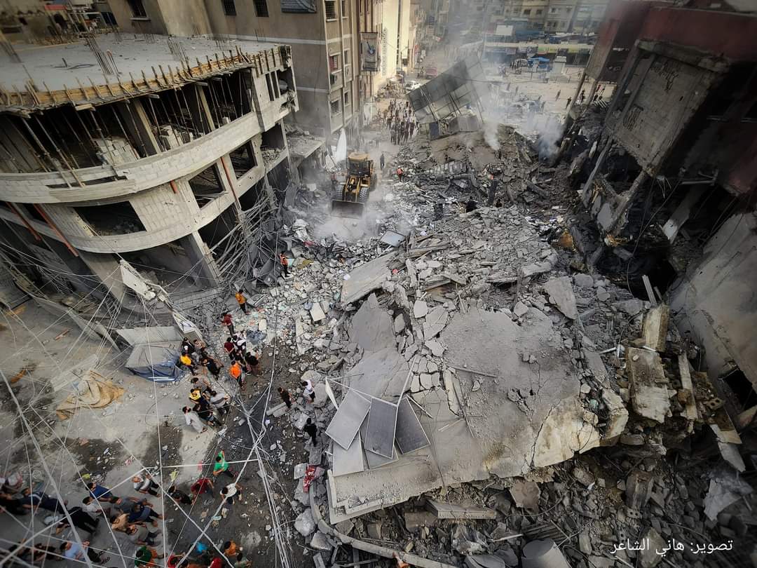 Yusef8A's tweet photo. Photos |  The massive destruction caused by the bombing on the old Khan Yunis municipality building in Khan Yunis. https://t.co/hDFGskphhu
