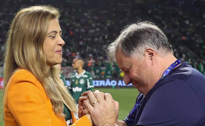 FAMILIAPAL94891's tweet photo. Na sua conta #leilapereira! 
E pra quem achava que o palmeiras não precisaria de reforços. Tá ai! Todos os clubes de qualquer continente se reforçam todo ano. Tiram as peças “podres” e contratam novos jogadores. Só no Palmeiras é uma dificuldade. https://t.co/16c2eJuVf0