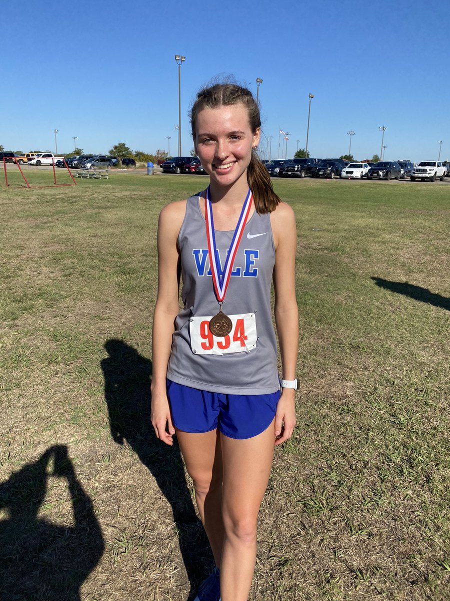 CrossSunnyvale's tweet image. Congratulations to our medalists at the district meet! Victoria Henderson finished 3rd and will advance to Regionals! Hannah Kearney finished 8th in the JV division! Varsity girls placed 4th overall and JV took 2nd overall. Proud of all of your hard work this season!