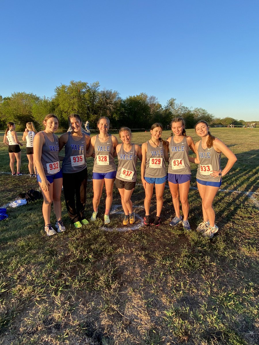 CrossSunnyvale's tweet image. Congratulations to our medalists at the district meet! Victoria Henderson finished 3rd and will advance to Regionals! Hannah Kearney finished 8th in the JV division! Varsity girls placed 4th overall and JV took 2nd overall. Proud of all of your hard work this season!