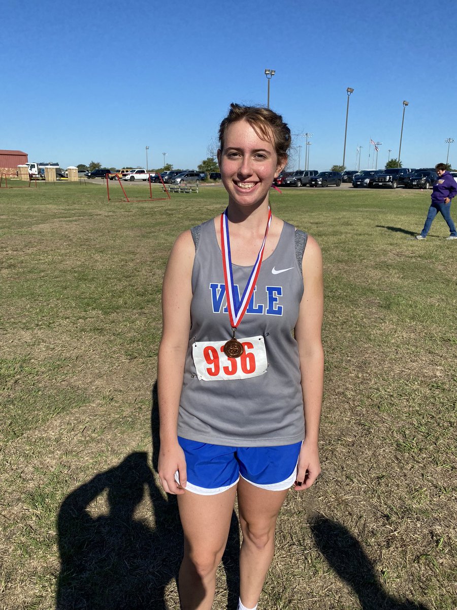 CrossSunnyvale's tweet image. Congratulations to our medalists at the district meet! Victoria Henderson finished 3rd and will advance to Regionals! Hannah Kearney finished 8th in the JV division! Varsity girls placed 4th overall and JV took 2nd overall. Proud of all of your hard work this season!