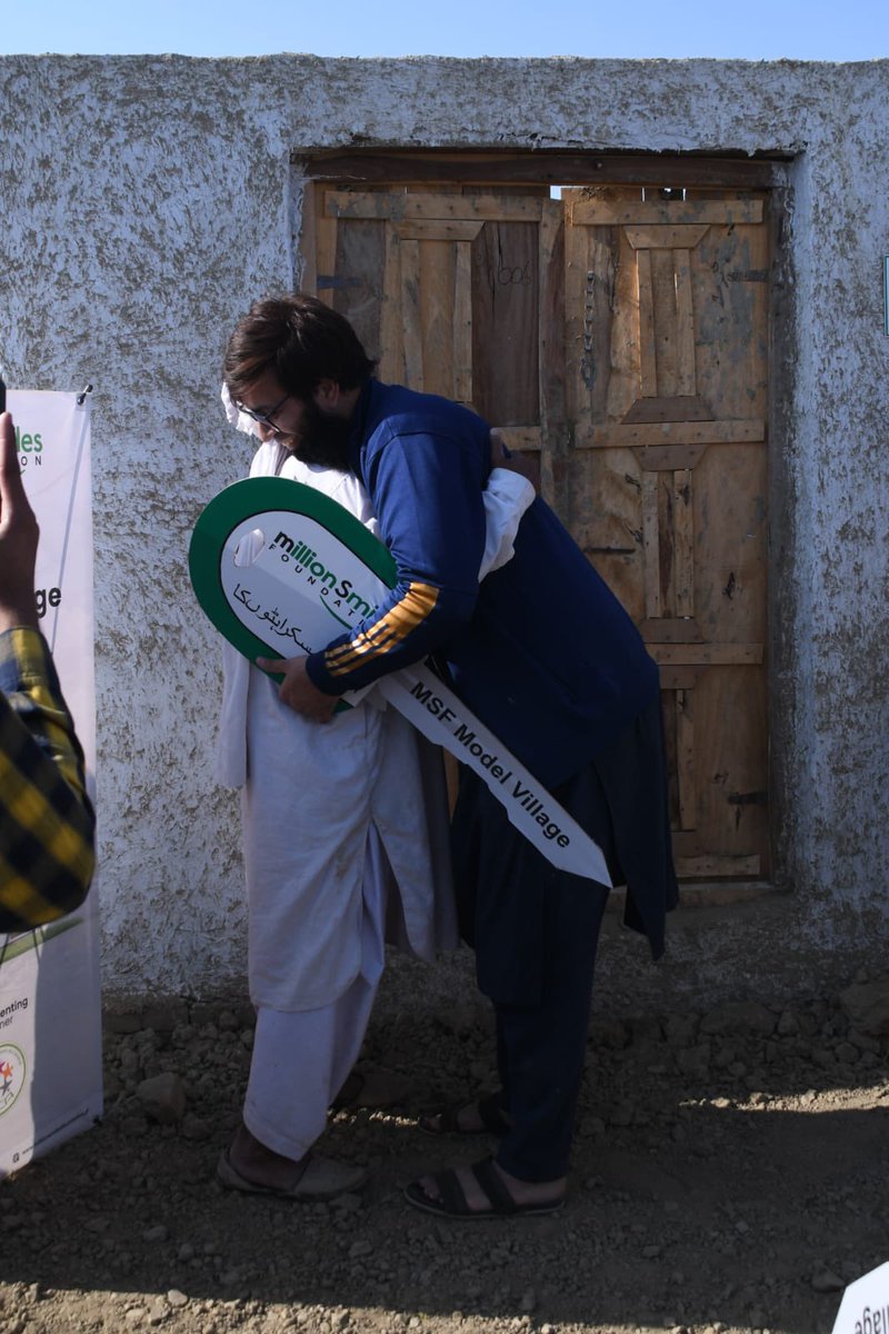 MSfoundationPK's tweet photo. آشیانہ مسکراہٹوں کا۔ 

25 Homes - MSF Model Village" for flood affected people, deep into South Punjab.

#MillionSmilesFoundation #Homes #Charity https://t.co/cqHajIaQWK