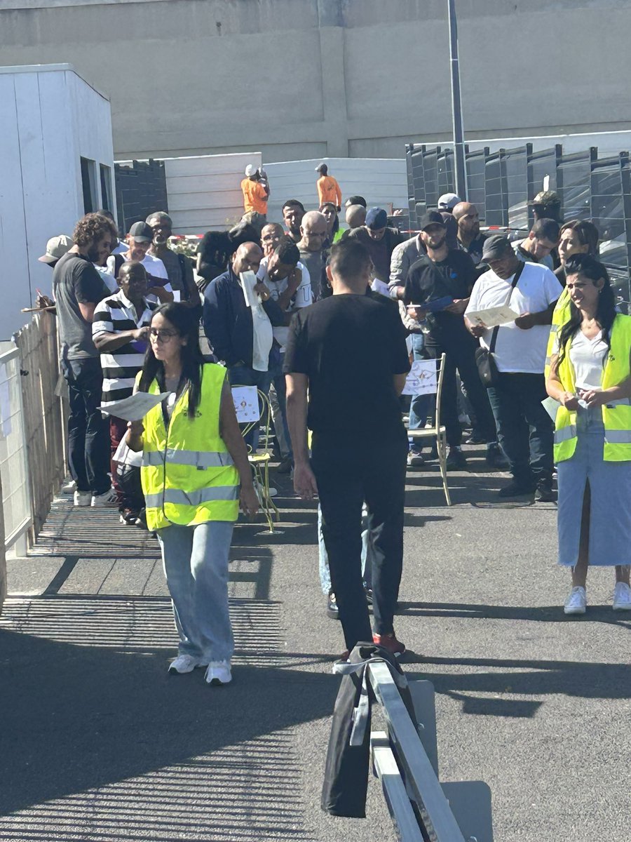 LatifaBoughazi's tweet photo. Bravo à Pôle Emploi pour ce succès retentissant ! C'est une excellente nouvelle ! La collaboration entre Pôle Emploi Cap Pinède et les entreprises locales semble fructueuse. Les opportunités d'emploi attirent de nombreux demandeurs, une belle réussite pour tous ! https://t.co/AL1MU7DfXN